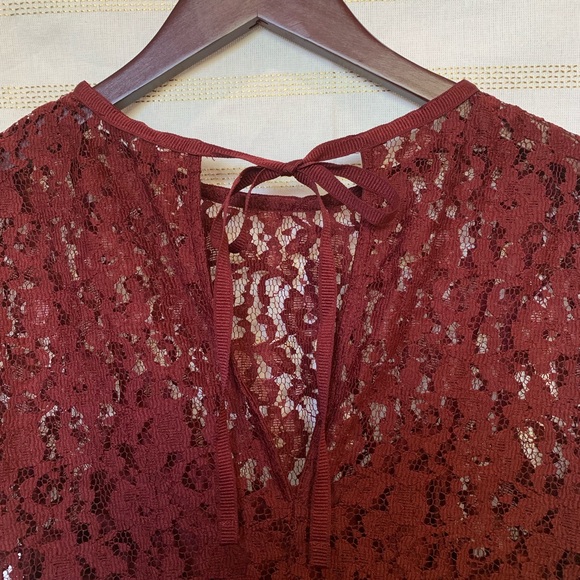 5/$25 H&M Maroon Lace Top - Picture 4 of 6